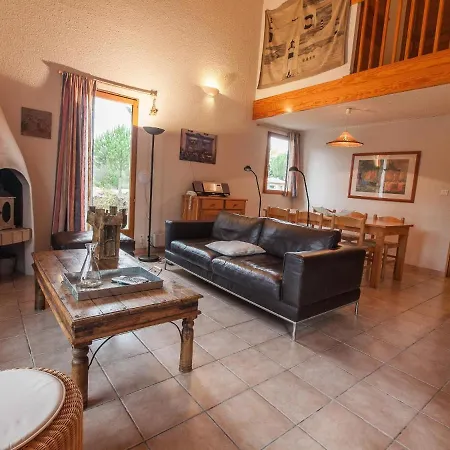 Сasa de vacaciones Detached With Terrace In *
